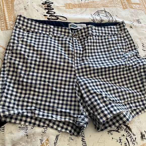 2 mid rise shorts size 14 - Picture 2 of 3